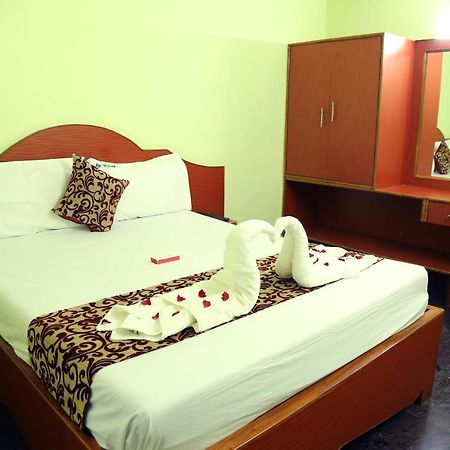Pollāchi Hotel Vijay מראה חיצוני תמונה