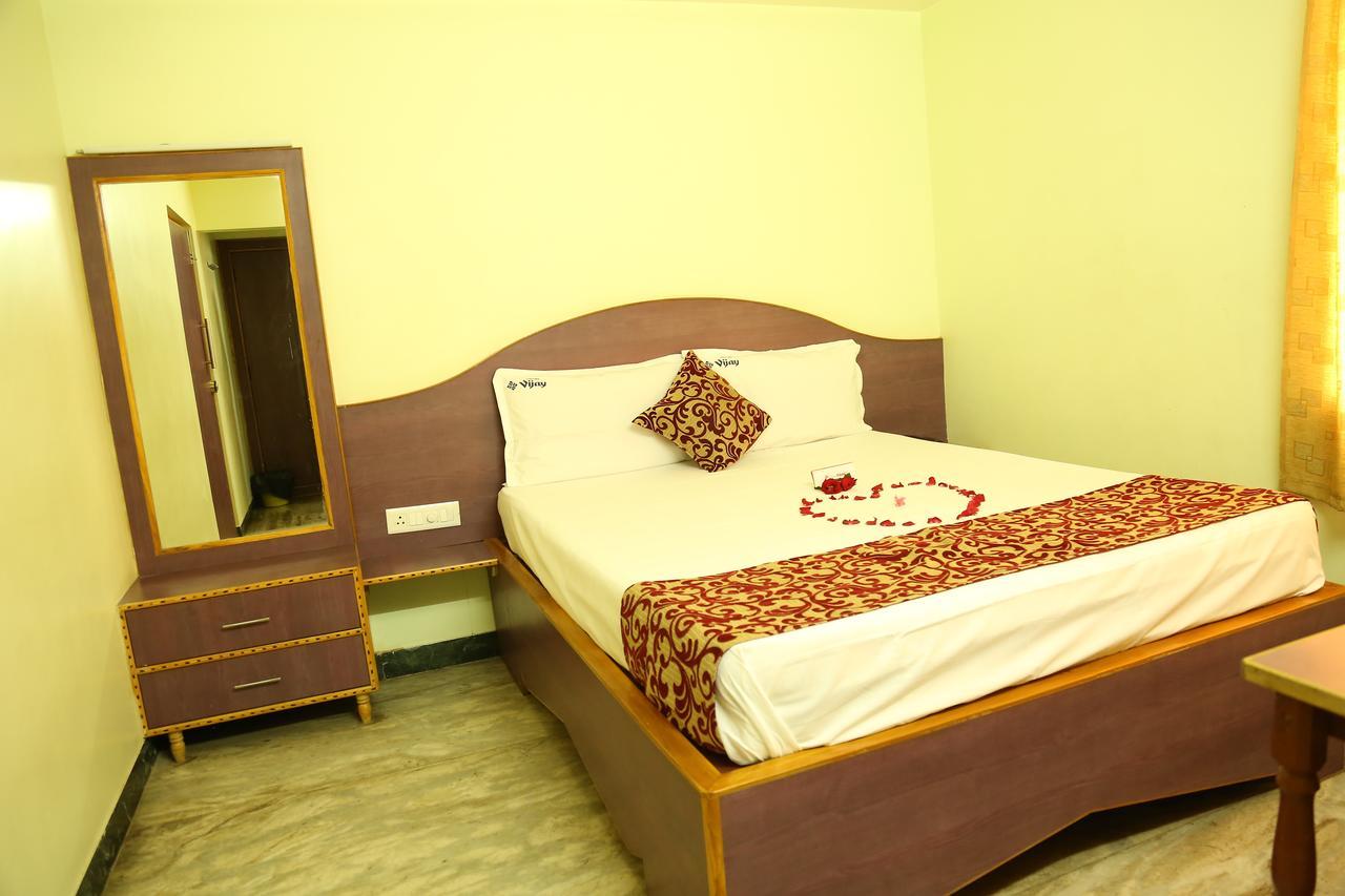 Pollāchi Hotel Vijay מראה חיצוני תמונה