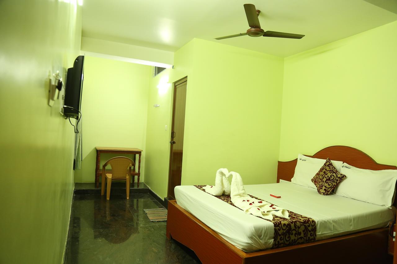 Pollāchi Hotel Vijay מראה חיצוני תמונה