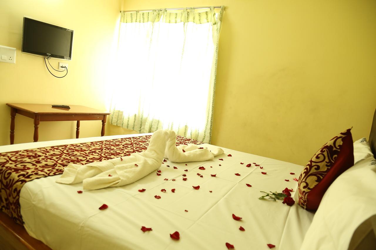 Pollāchi Hotel Vijay מראה חיצוני תמונה