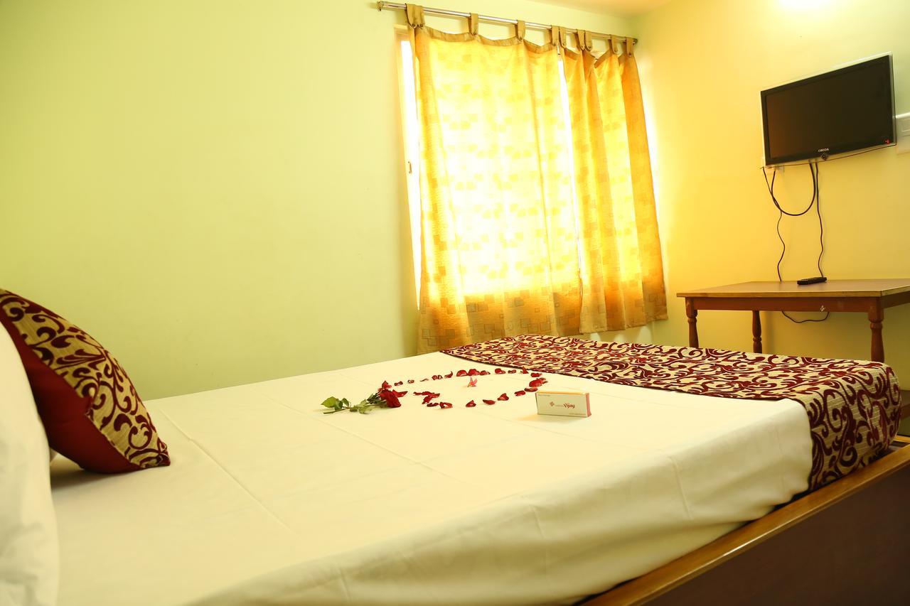 Pollāchi Hotel Vijay מראה חיצוני תמונה