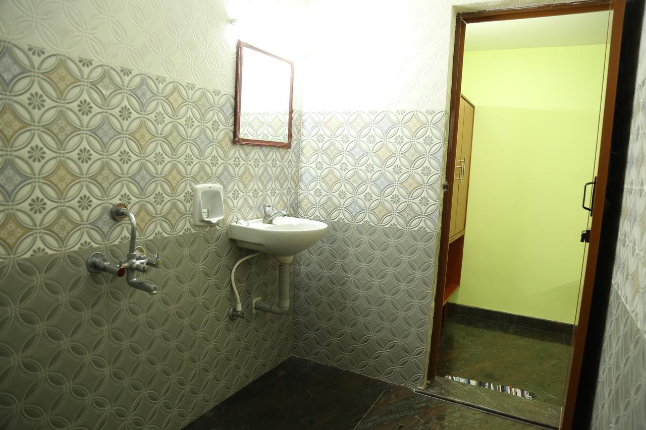 Pollāchi Hotel Vijay מראה חיצוני תמונה
