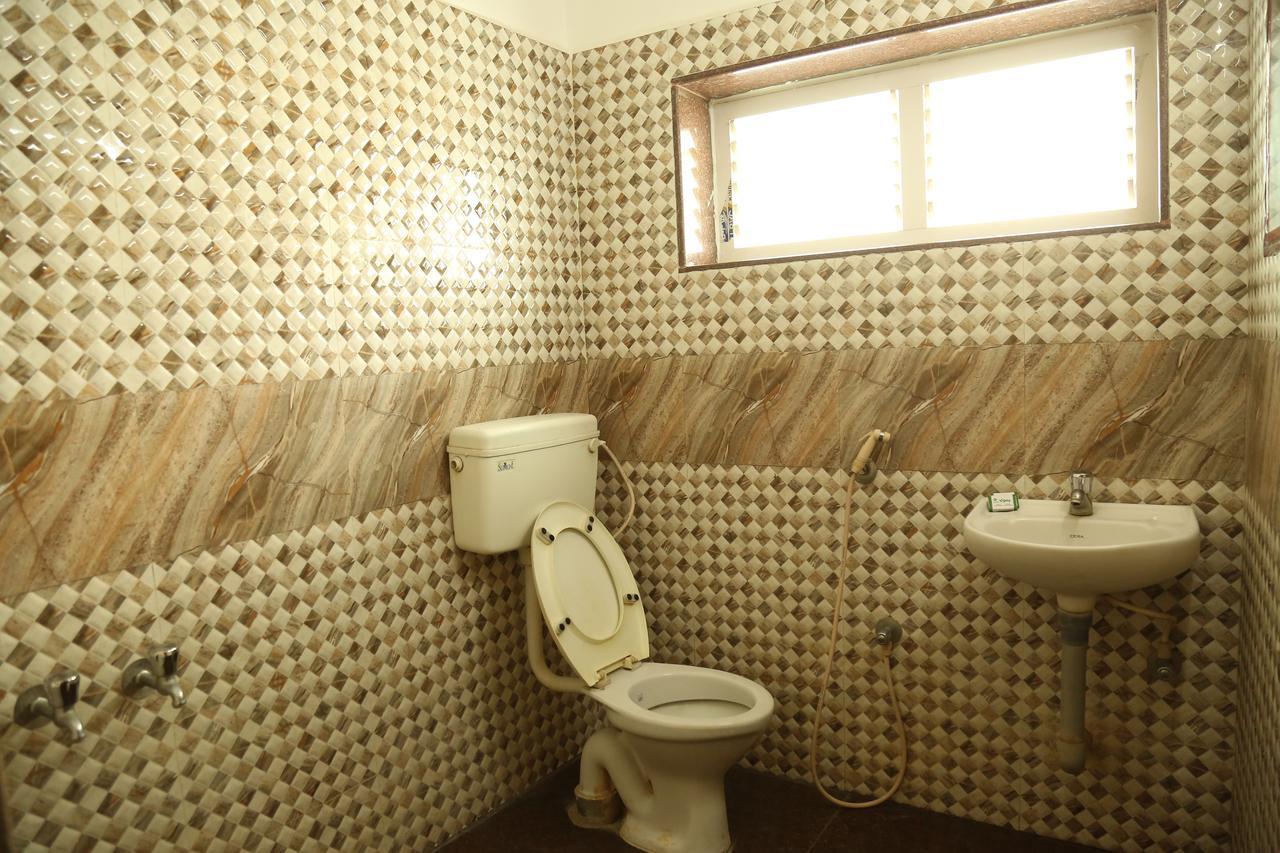 Pollāchi Hotel Vijay מראה חיצוני תמונה