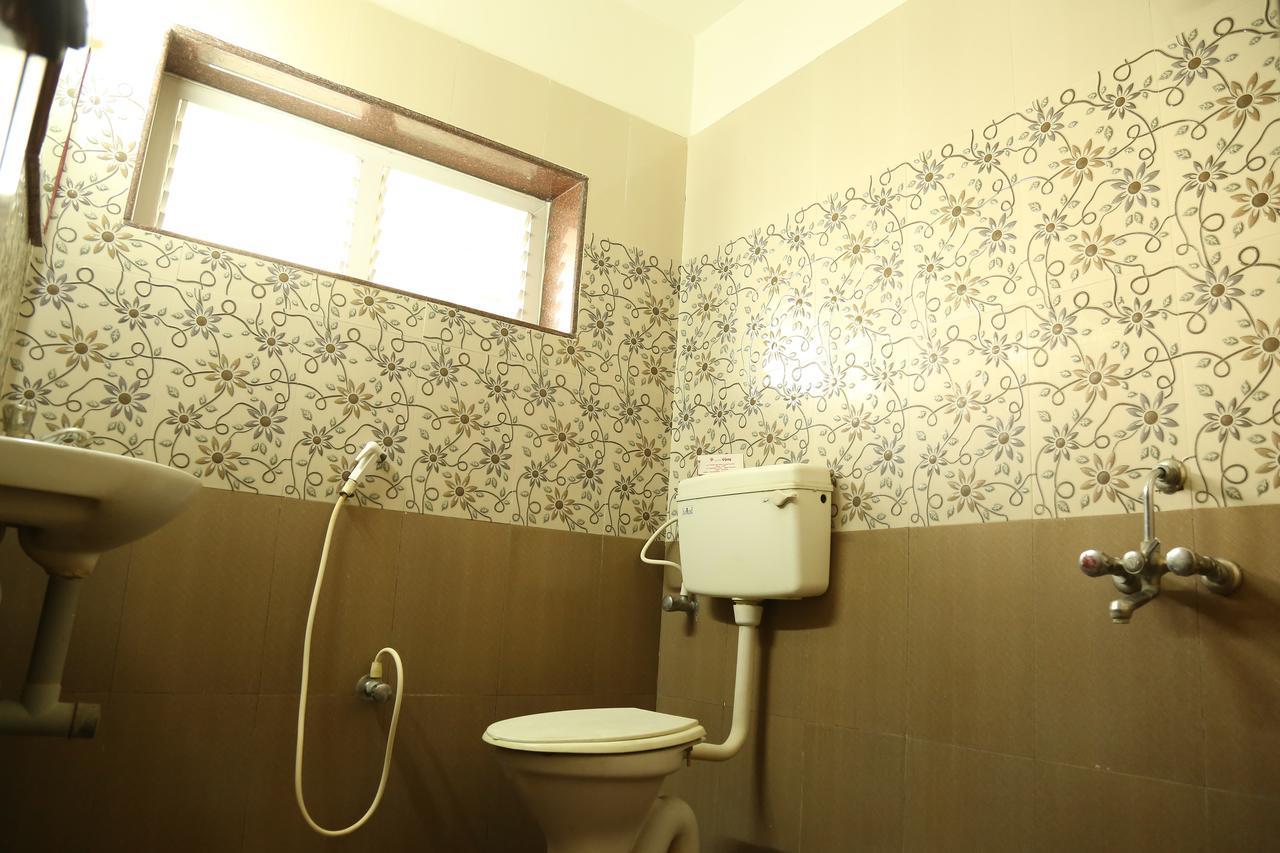 Pollāchi Hotel Vijay מראה חיצוני תמונה